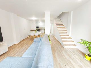 Casa in Favara. Preciosa casa totalmente reformada y muy luminosa en favara, pró