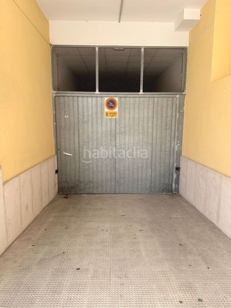 Foto 27380bef-a40c-4858-acb3-be042ce017d1. Aparcament cotxe a Favara
