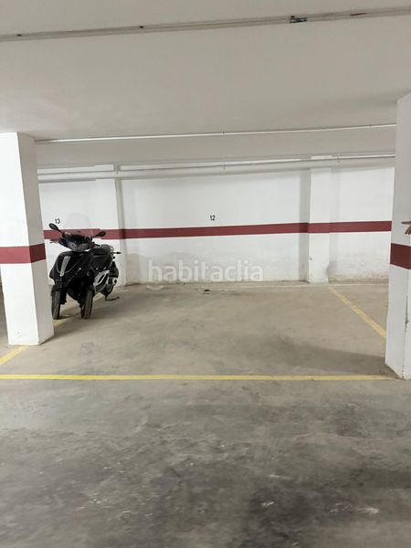 Foto fcbea997-4a1e-40c1-8566-59536296e2e5. Aparcament cotxe a Favara