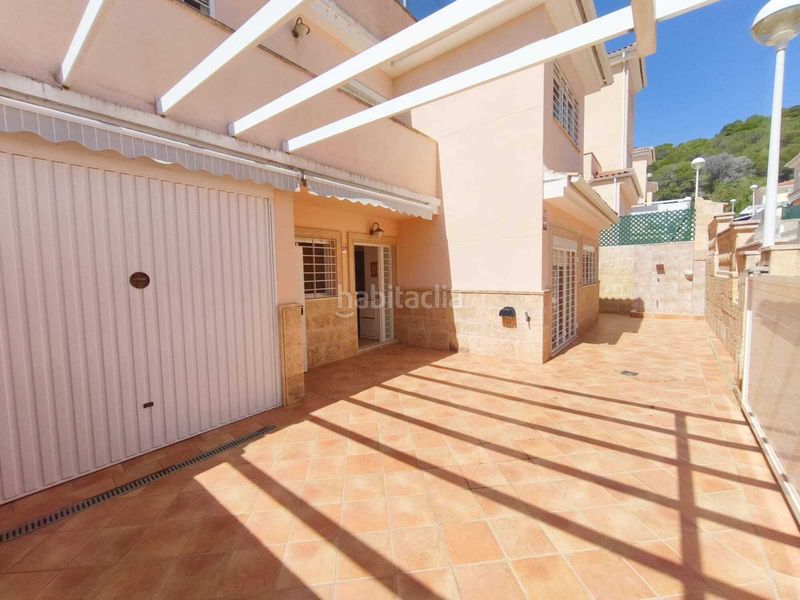 Foto fc6e6839-306c-4b2c-93b9-ff5eba6e4f9e. Casa adossada amb aparcament piscina a Racó Cullera