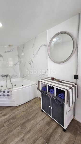 Foto ab6c2b91-eb23-4e0c-b068-f8a75ccf010b. Aparcament cotxe a Sueca Sueca