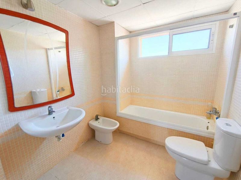 Foto 121cbb72-5e5d-4354-bd55-37aa265e2ef6. Casa adossada amb aparcament a Bulevar del Xúquer Cullera