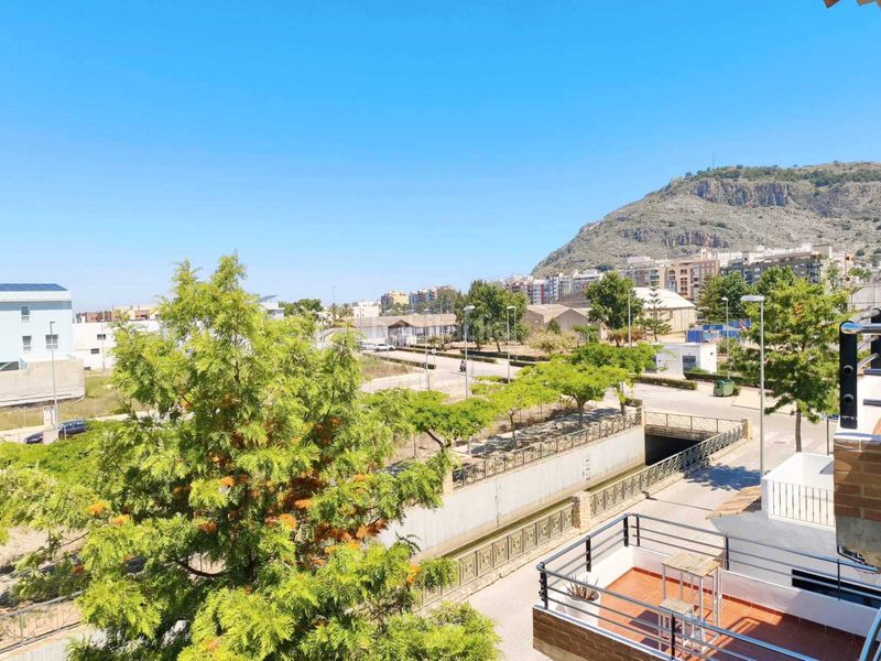 Foto a8c2b840-a98c-48dc-8749-1b74b6635928. Casa adossada amb aparcament a Bulevar del Xúquer Cullera