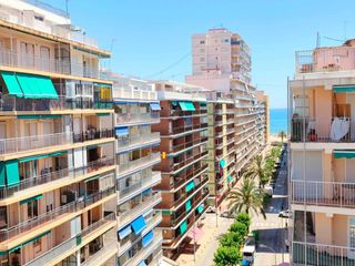 Pis a Sant Antoni. Piso reformado situado en la zona de san antonio, zona repleta d