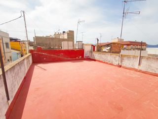Casa a Pueblo de Cullera. Propiedad ubicada en la zona del raval de cullera, una zona tran