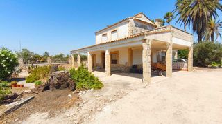 Chalet à Mareny Blau. En exclusivachalet independiente con muy buen acceso, situado en