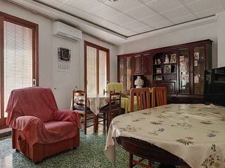 Etagenwohnung in Pueblo de Cullera. Situado en pleno centro de cullera a pocos metros de la avenida