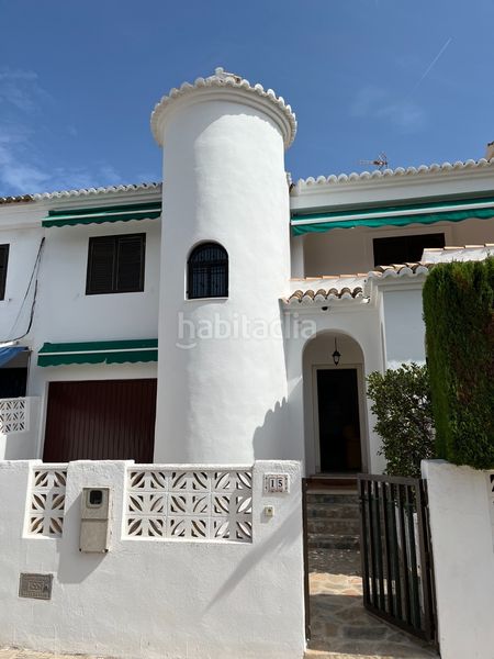 Foto 17e3a12d-f89a-42ff-8f2e-e5f4f2c1d492. Casa adossada amb aparcament a Mareny Blau Sueca