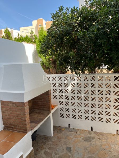 Foto b0a04dea-4a4b-4d3a-b921-e1040353bc0d. Casa adossada amb aparcament a Mareny Blau Sueca
