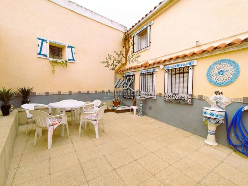 Foto bc1acd9d-47b4-47db-bd3d-fede36b915a1. Casa adossada amb calefacció a Camarena