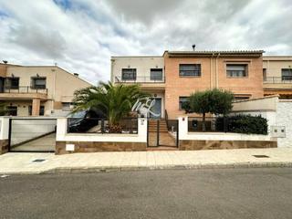 Maison jumelée  Vida es sueño. Marín lara vende espectacular chalet en nambroca a 5 minutos de