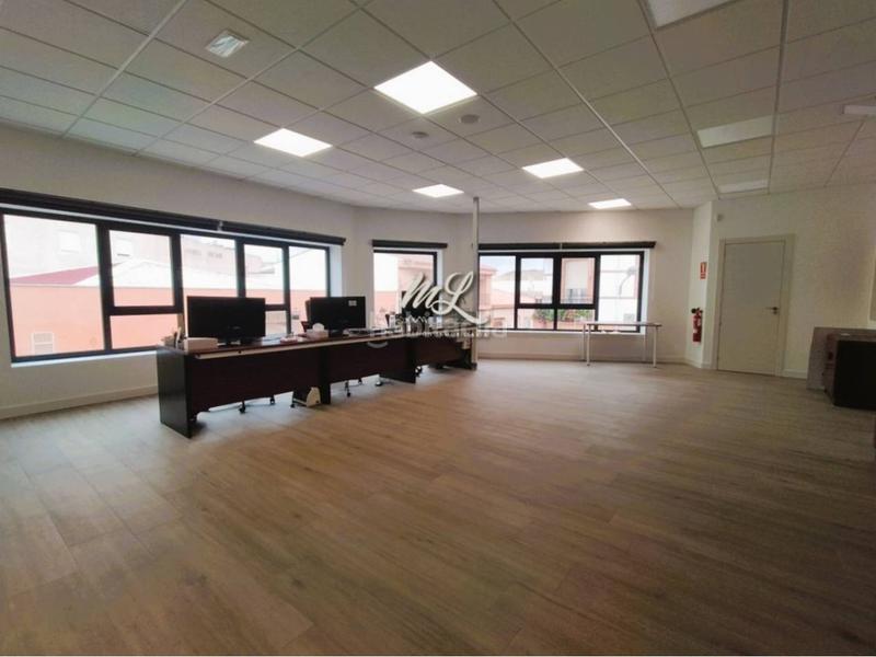 Foto c243df65-4f3b-4914-9800-6e93b5b18804. Miete büro in Mora