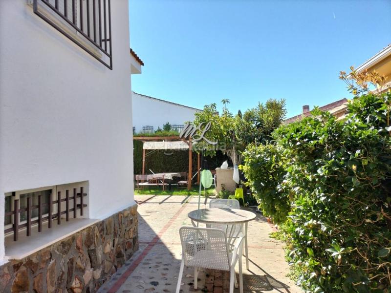 Foto 1dc4f715-b7d9-4a16-b6de-5e55aefa67c4. Casa pareada se vende chalet pareado en Cobisa