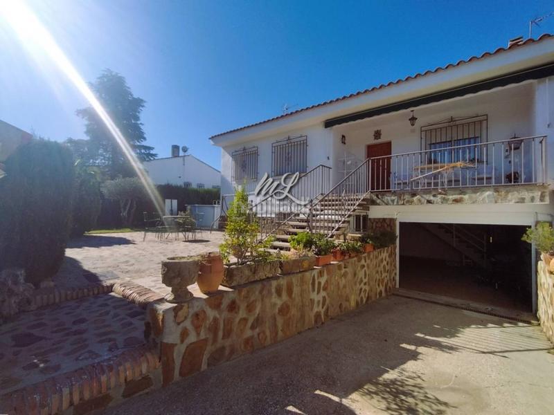 Foto 297bdae3-0a97-40a2-88da-9d687177d250. Casa pareada se vende chalet pareado en Cobisa