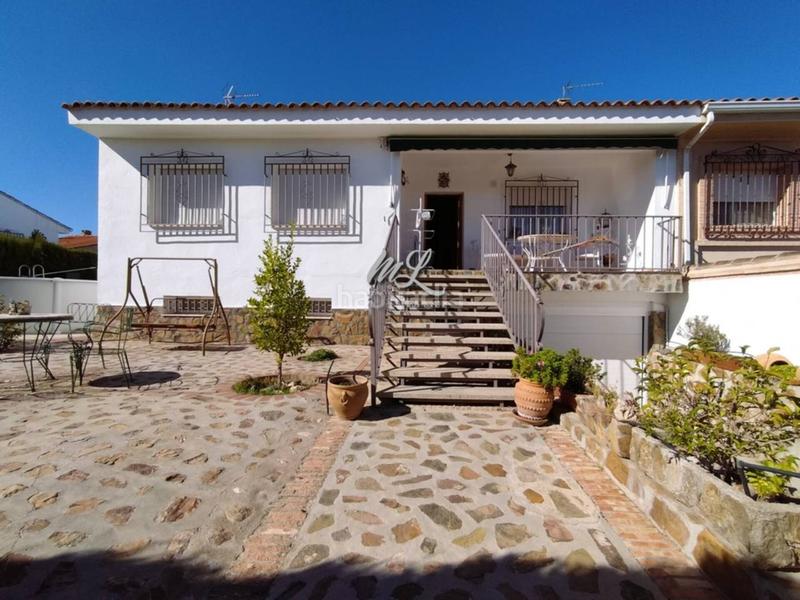 Foto 3273b0a6-2cbc-4e2d-bdc0-2ac34d60b251. Casa pareada se vende chalet pareado en Cobisa