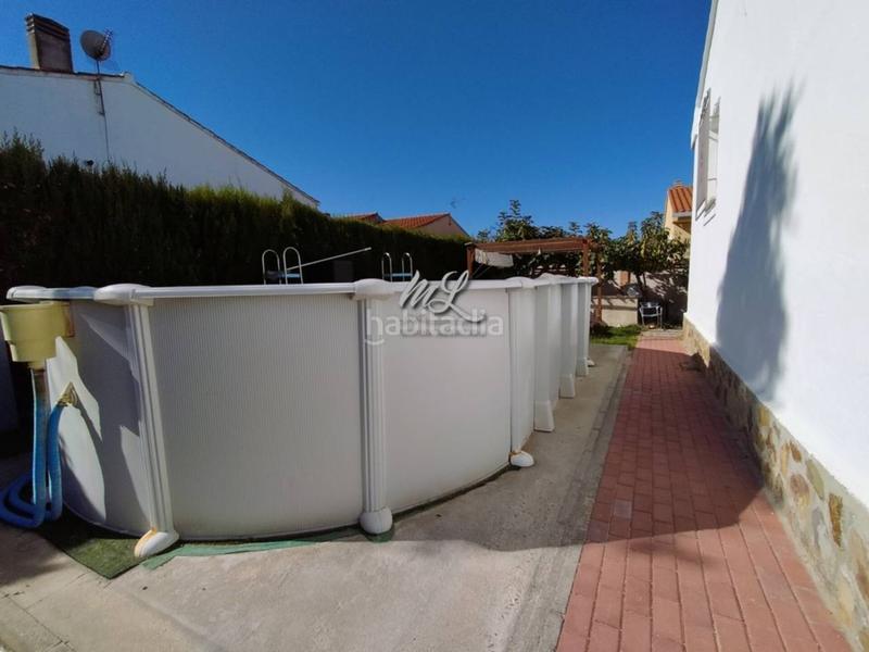 Foto 3e354065-1ab8-4b60-a7fc-70ae56bdab2d. Casa pareada se vende chalet pareado en Cobisa