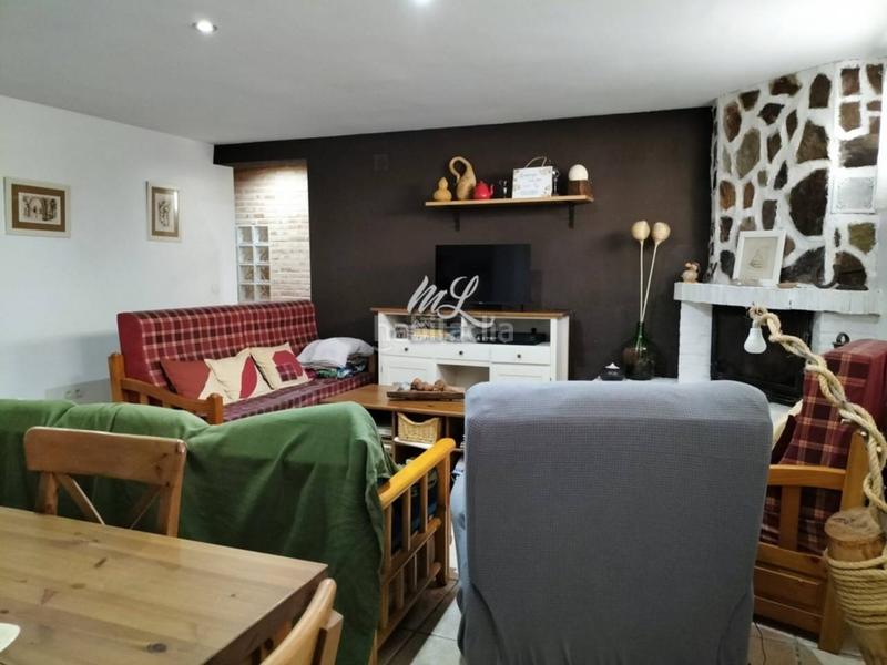 Foto 54220bd4-0376-43dc-88e6-67bdf286f78c. Casa pareada se vende chalet pareado en Cobisa