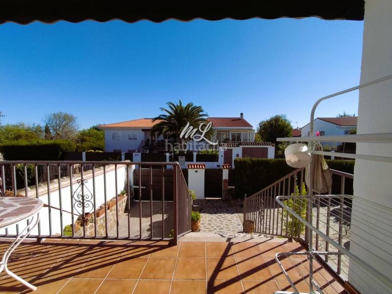 Foto 559072aa-eaa2-4429-87a9-db25bc0cbcbc. Casa pareada se vende chalet pareado en Cobisa