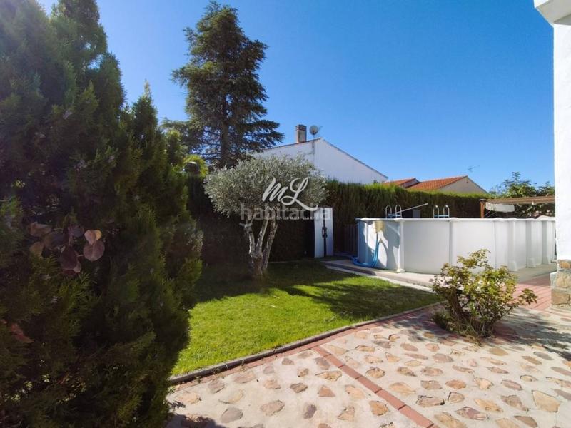 Foto 9d65b542-c6d9-4b9f-88da-225fdf5c2e7f. Casa pareada se vende chalet pareado en Cobisa