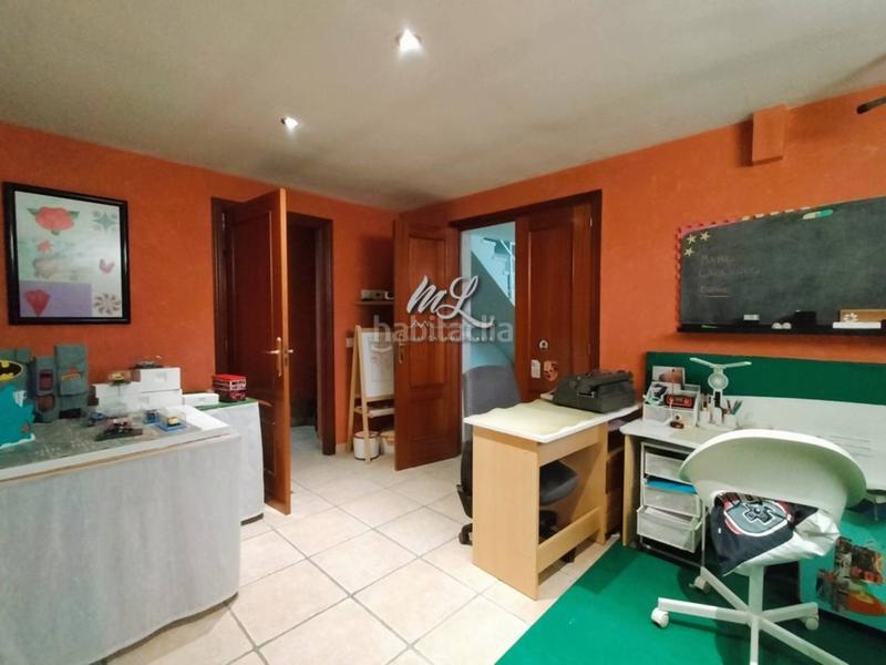 Foto b3ad73ed-affc-4c61-8575-0acf90225e38. Casa pareada se vende chalet pareado en Cobisa