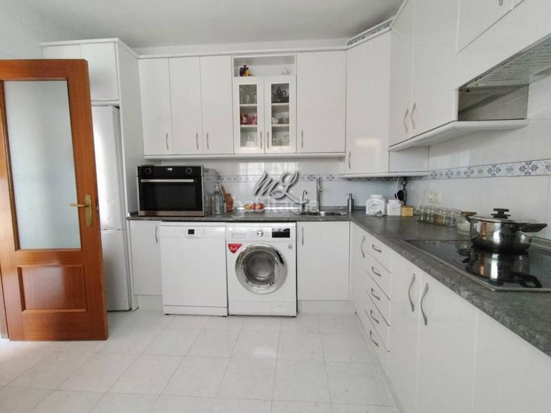 Foto bfaa3198-3d5e-4f25-8172-62eae49f610a. Casa pareada se vende chalet pareado en Cobisa