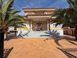 Chalet  Calle palomas. Marín lara gestión inmobiliaria vende magnifico chalet en la urb