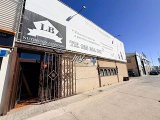 Miete Fabrikhalle  Calle río jarama. Se alquila nave comercial en calle rio jarama 25