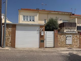 Casa adossada  Calle batalla de lepanto. Chalet adosado en venta en camarena