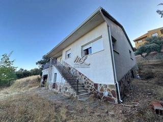 House  Calle número 4. Se vende chalet independiente en la urb rio cedena