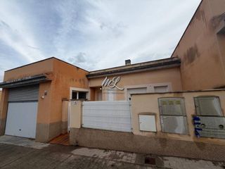 Reihenhaus  Calle juan bautista maíno. Marin lara vende chalet adosado en urb. la legua