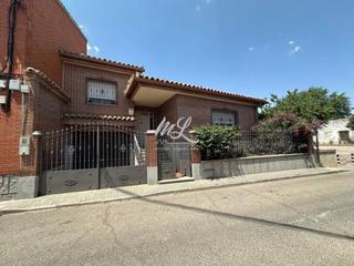 Casa aparellada  Triana. Marín lara gestión inmobiliaria vende magnifico chalet en sonsec