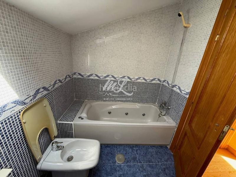 Foto 415a00ad-74f7-4235-bb09-f9a50a81fb2d. Duplex avec chauffage parking piscine dans Avenida Europa-San Antón Toledo