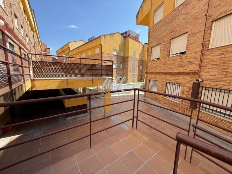 Foto fa6eeb0b-b3a4-499d-8ca3-486b67a47d2c. Duplex avec chauffage parking piscine dans Avenida Europa-San Antón Toledo