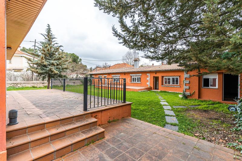 Foto c210a779-39fb-4384-ba01-2ef6ec1cc122. Casa chalet independiente estación en Colonia Torrelodones
