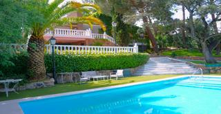 Chalet à Salud y Alegría - El Lago. Chalet independiente en peñascales