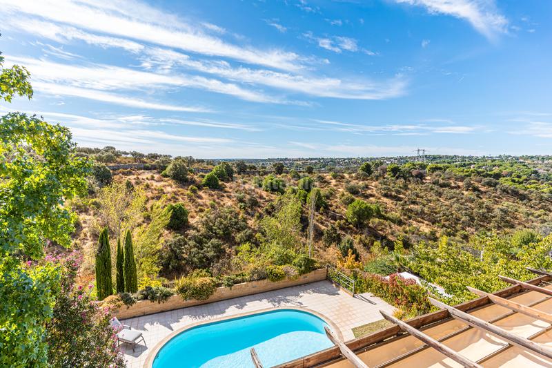 Foto df21cdd2-af08-49b3-b790-13ff83f36742. Chalet avec chauffage parking piscine dans El Monte Torrelodones