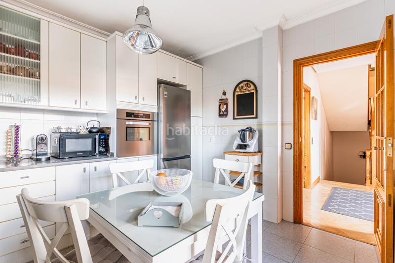 Foto ebd3a0a8-6898-43d4-9a90-15200cf92f42. Casa bifamiliare con riscaldamento parcheggio piscina in Rozas de Madrid (Las)