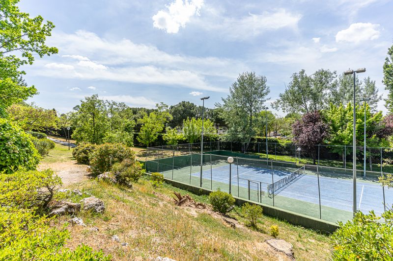 Foto 5bb13fb6-f2e9-452a-b045-68a08569f8bd. Casa adossada amb calefacció aparcament piscina a Rozas de Madrid (Las)