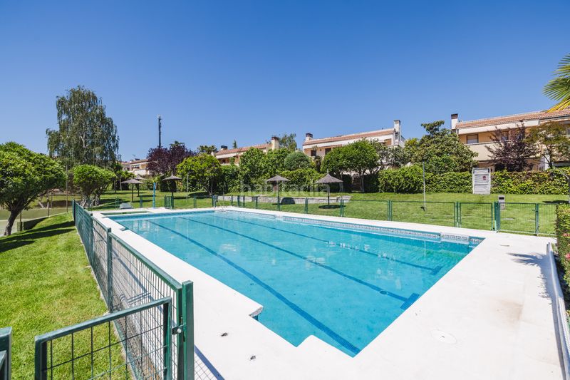 Foto bd42f474-47d4-47c2-97ea-d7cedb079c55. Xalet amb calefacció aparcament piscina a Marazuela-El Torreón Rozas de Madrid (Las)
