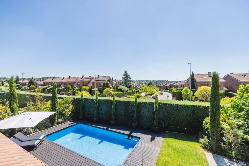 Foto e04b13c1-d363-4a7f-b4a2-ba8f7f5b4572. Xalet amb calefacció aparcament piscina a El Cantizal Rozas de Madrid (Las)