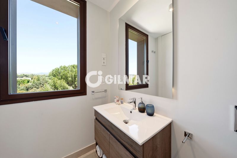 Foto dd78fc62-b10b-4839-a856-4547b4f817c3. Xalet amb calefacció aparcament piscina a Club de Golf Rozas de Madrid (Las)