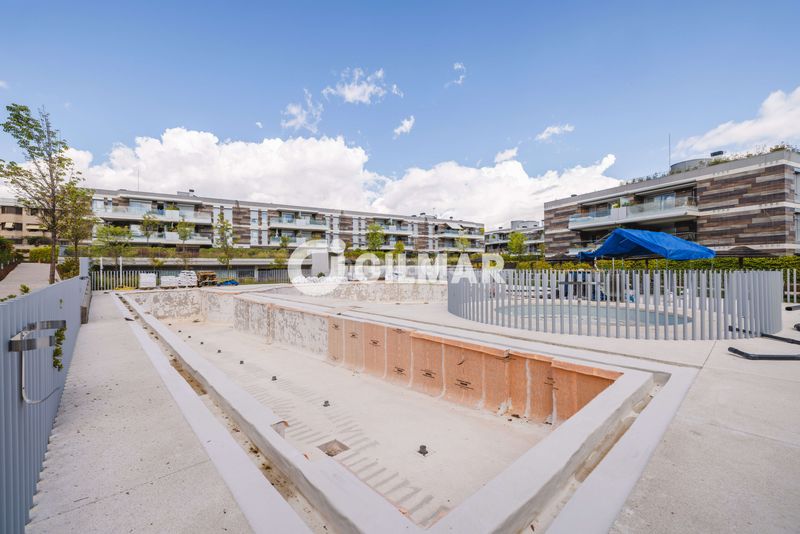Foto 1bc1d40b-f84d-4e37-b6f2-355aa69f7eb5. Pis amb calefacció aparcament piscina a Marazuela-El Torreón Rozas de Madrid (Las)