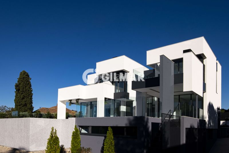 Foto 6caaa96f-1f85-44f7-a436-9d756a2d8bdb. Chalet avec chauffage parking piscine dans Club de Golf Rozas de Madrid (Las)