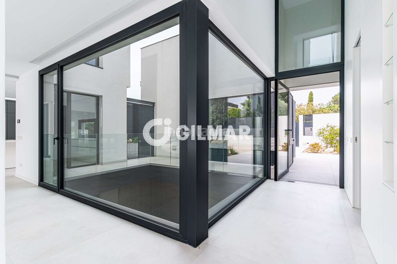Foto c1d30b59-ccf2-41cb-80e9-5735bd9d65d4. Chalet avec chauffage parking piscine dans Club de Golf Rozas de Madrid (Las)
