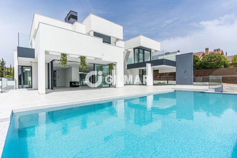 Foto ff8e8f27-6bee-4d86-b48c-7eef8063d7eb. Chalet avec chauffage parking piscine dans Club de Golf Rozas de Madrid (Las)