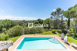 Chalet à Club de Golf. Se vende chalet independiente en el prestigioso barrio de el gol