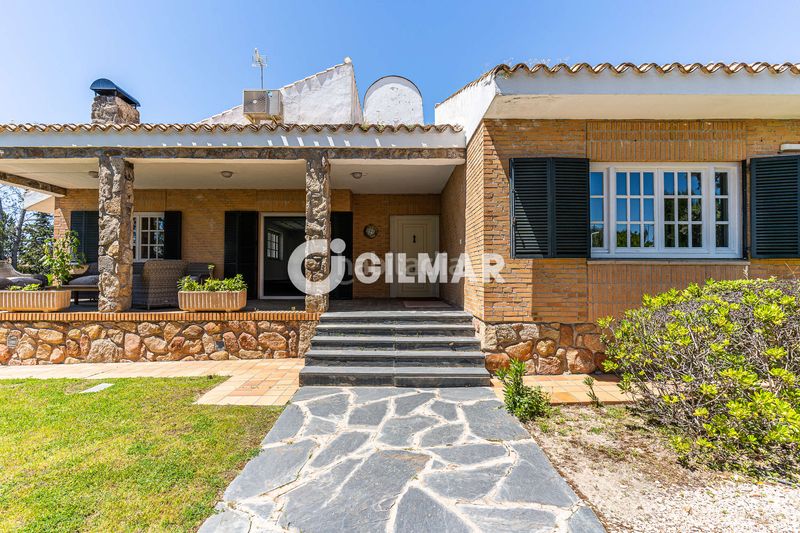 Foto 098cf585-973f-4175-ac62-59a54312bcda. Chalet with heating parking pool in Club de Golf Rozas de Madrid (Las)
