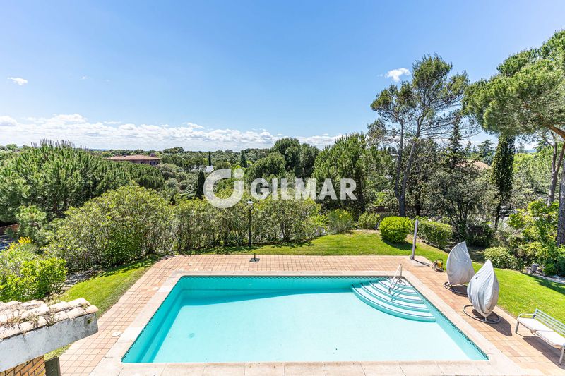 Foto 4a7c835b-b90d-4834-bae1-5a14db007cb8. Chalet with heating parking pool in Club de Golf Rozas de Madrid (Las)