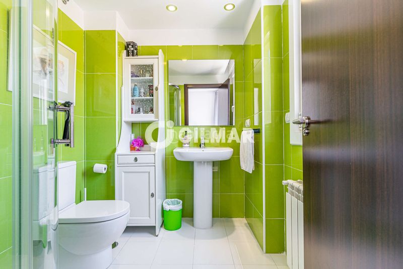 Foto b6d69d23-9745-4262-92ba-7fb45f70ebdf. Chalet avec chauffage parking piscine dans Montecillo Rozas de Madrid (Las)