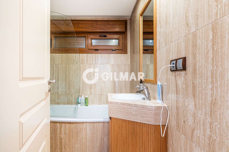 Foto 3e0c360d-45d0-420f-8c82-95dde33c0ce9. Casa aparellada amb calefacció aparcament piscina a Rozas de Madrid (Las)